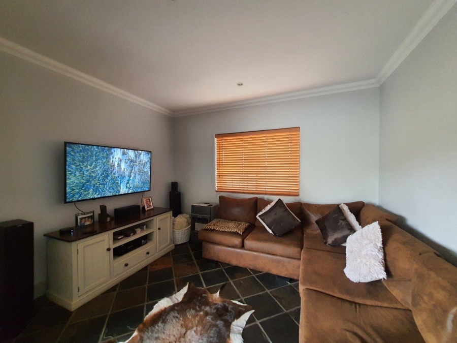 To Let 3 Bedroom Property for Rent in Oude Westhof Western Cape